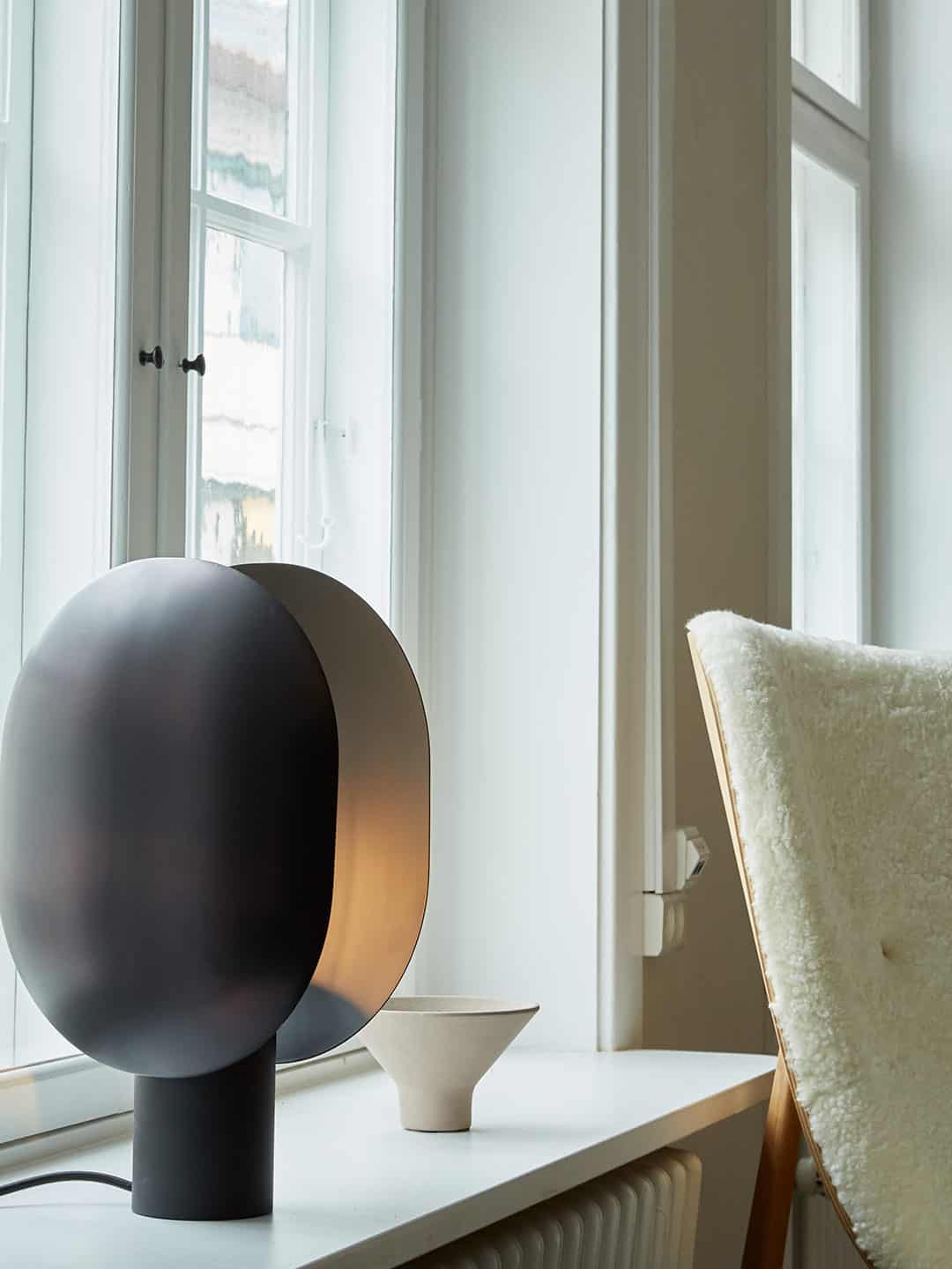 Настольная лампа с уникальным дизайном